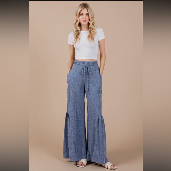 Solid Tiered Wide Leg Flare Pants - Picture 2 of 6